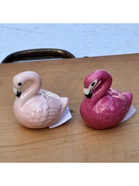 Cracker Barrel Pink Flamingo Salt & Pepper Shakers Ceramic Tropical Kitsch New